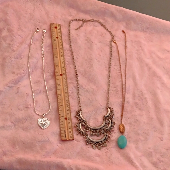 Costume Jewlery - Picture 1 of 4